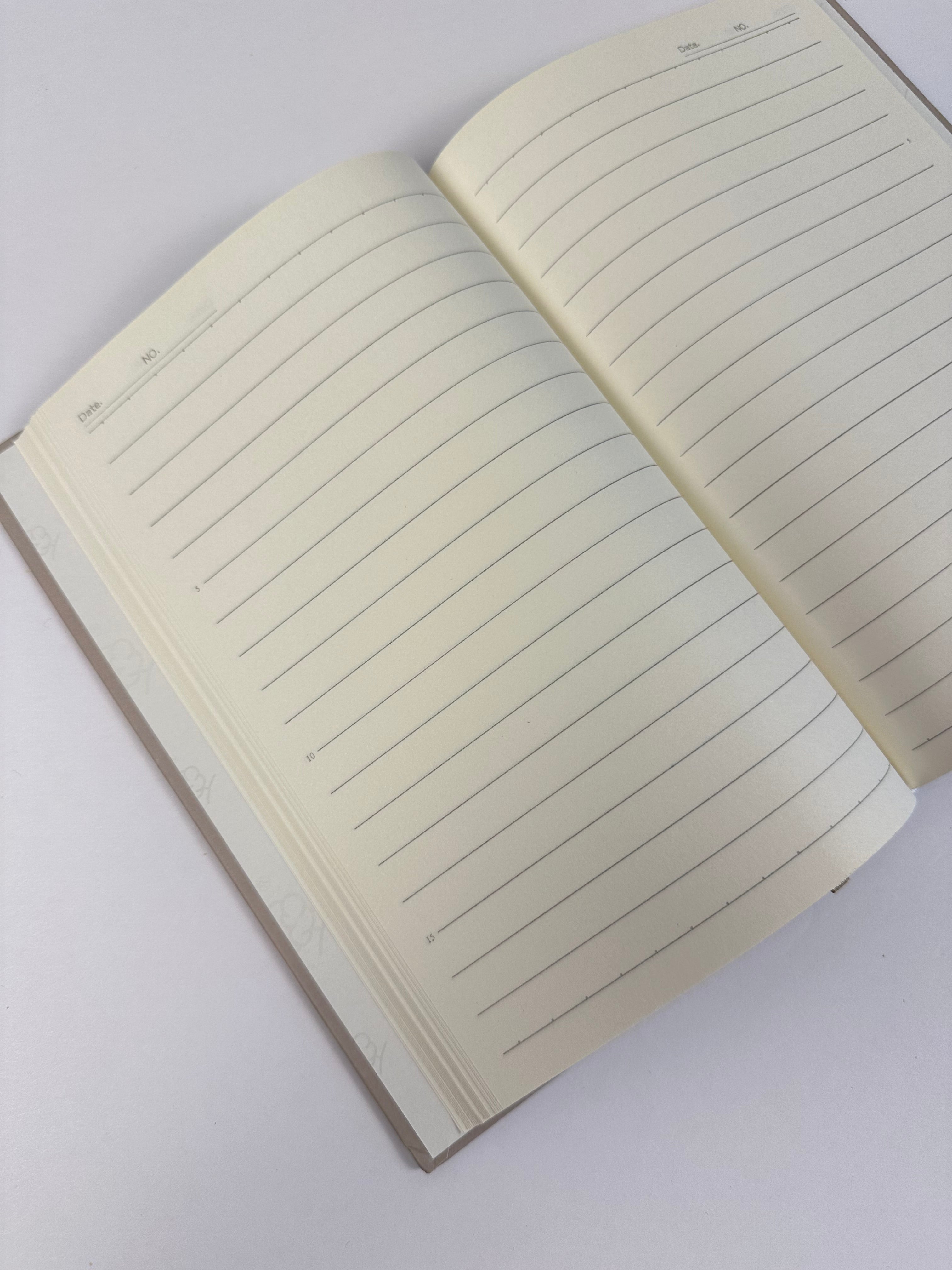 Minimalist Hardcover Notebook – IDEAL 🤎